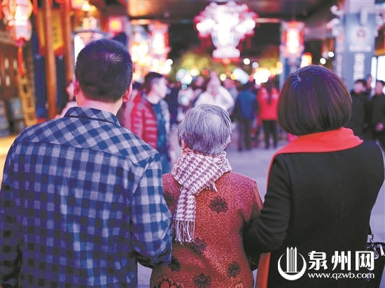 放慢脚步，陪您赏花灯。