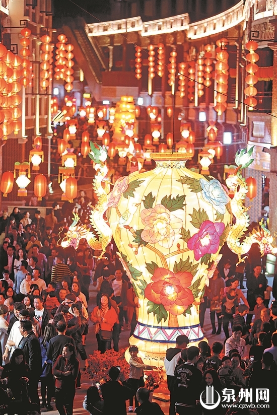 唯美的大型座灯为灯展添彩