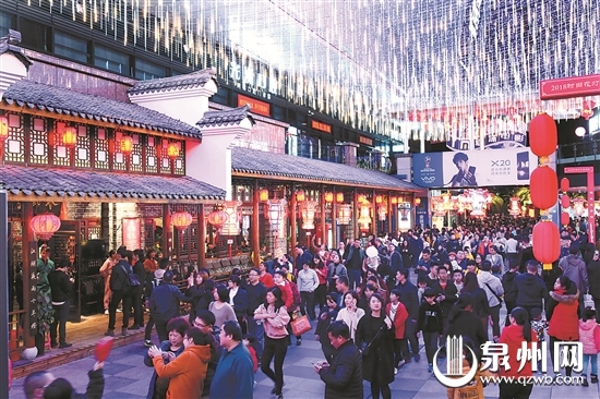 丰泽时尚花灯展区人潮涌动